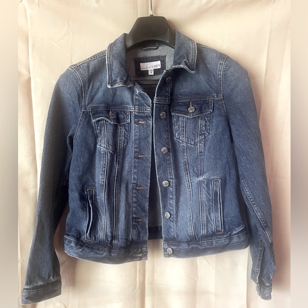 Denim Loft women’s jacket. This classic style is perfect w/ jeans,dresses, etc.